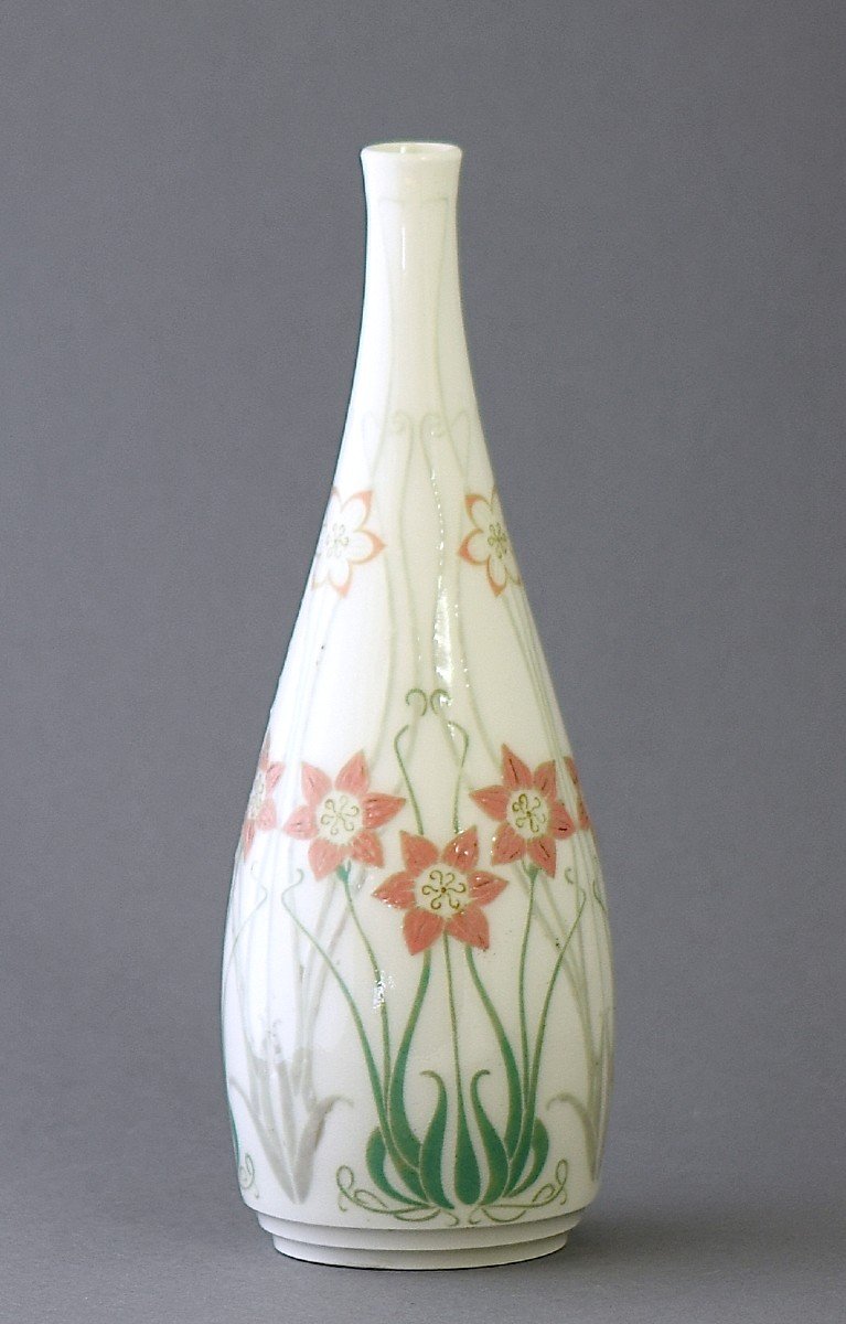 Vase en porcelaine de la Manufacture de Sèvres